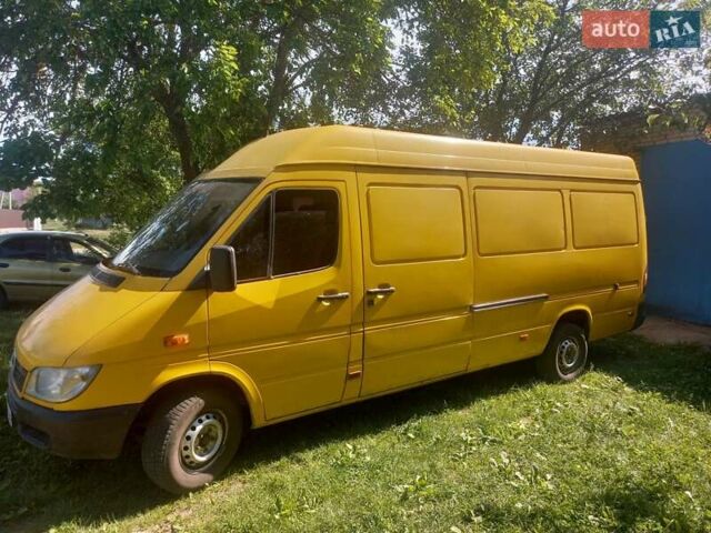 Желтый Мерседес Sprinter, объемом двигателя 2.2 л и пробегом 350 тыс. км за 8200 $, фото 1 на Automoto.ua