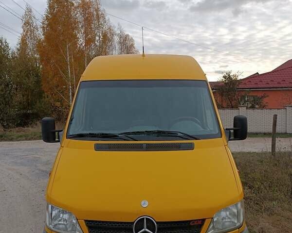 Жовтий Мерседес Sprinter, об'ємом двигуна 2.15 л та пробігом 435 тис. км за 9400 $, фото 1 на Automoto.ua
