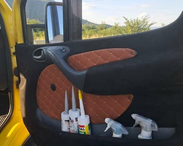 Желтый Мерседес Sprinter, объемом двигателя 2.15 л и пробегом 450 тыс. км за 14000 $, фото 27 на Automoto.ua