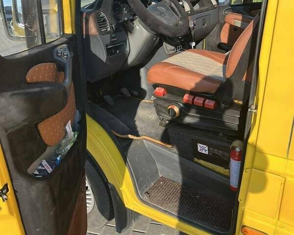 Желтый Мерседес Sprinter, объемом двигателя 2.15 л и пробегом 450 тыс. км за 14000 $, фото 17 на Automoto.ua