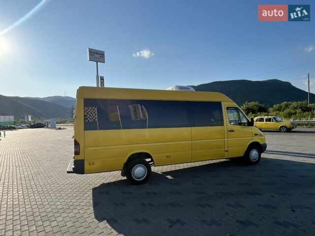 Желтый Мерседес Sprinter, объемом двигателя 2.15 л и пробегом 450 тыс. км за 14000 $, фото 2 на Automoto.ua