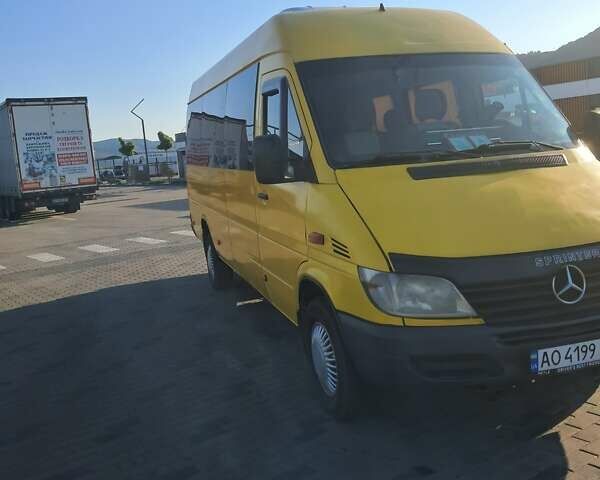 Желтый Мерседес Sprinter, объемом двигателя 2.15 л и пробегом 450 тыс. км за 14000 $, фото 20 на Automoto.ua
