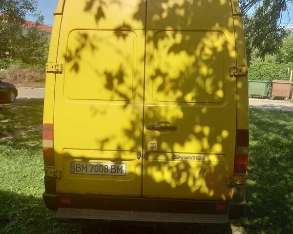 Желтый Мерседес Sprinter, объемом двигателя 2.2 л и пробегом 350 тыс. км за 8200 $, фото 3 на Automoto.ua