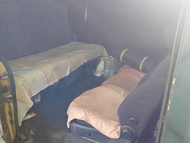 Желтый Мерседес Sprinter, объемом двигателя 2.1 л и пробегом 849 тыс. км за 3805 $, фото 4 на Automoto.ua