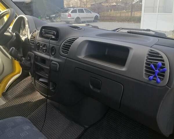 Желтый Мерседес Sprinter, объемом двигателя 2.7 л и пробегом 298 тыс. км за 14500 $, фото 3 на Automoto.ua