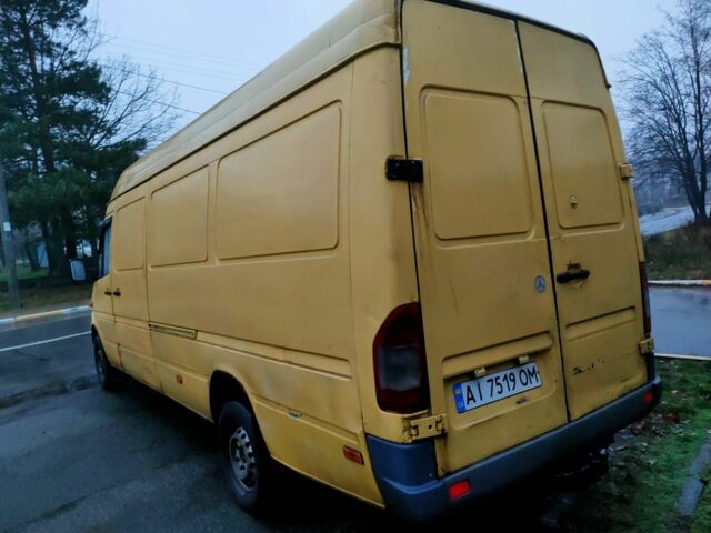 Желтый Мерседес Sprinter, объемом двигателя 2.1 л и пробегом 100 тыс. км за 8800 $, фото 5 на Automoto.ua