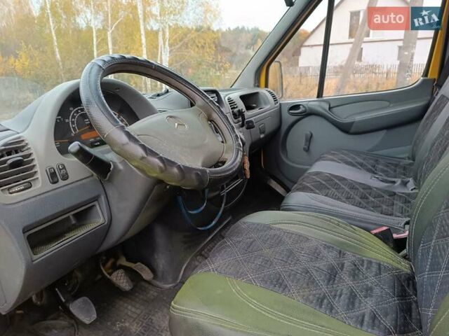 Желтый Мерседес Sprinter, объемом двигателя 2.15 л и пробегом 406 тыс. км за 9800 $, фото 8 на Automoto.ua