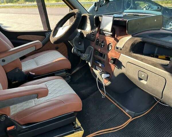 Желтый Мерседес Sprinter, объемом двигателя 2.15 л и пробегом 450 тыс. км за 14000 $, фото 6 на Automoto.ua