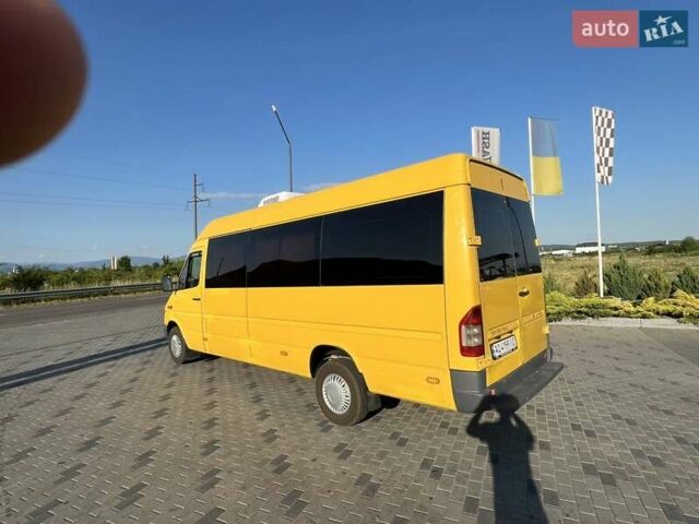 Желтый Мерседес Sprinter, объемом двигателя 2.15 л и пробегом 450 тыс. км за 14000 $, фото 1 на Automoto.ua