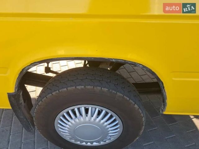 Желтый Мерседес Sprinter, объемом двигателя 2.15 л и пробегом 450 тыс. км за 14000 $, фото 26 на Automoto.ua