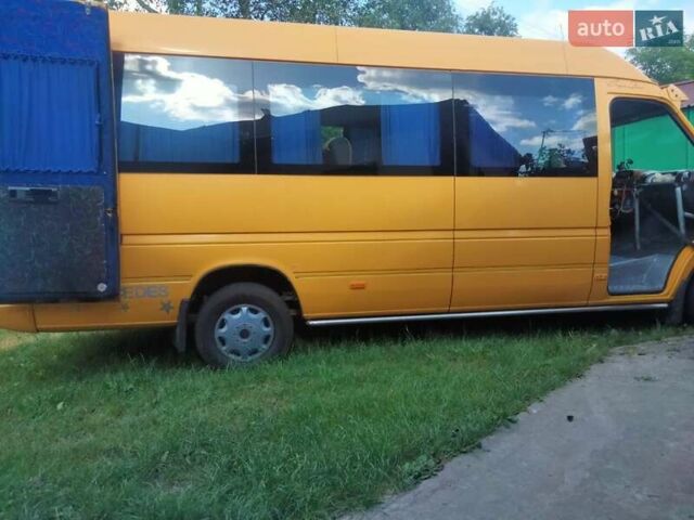 Желтый Мерседес Sprinter, объемом двигателя 2.15 л и пробегом 150 тыс. км за 12000 $, фото 2 на Automoto.ua