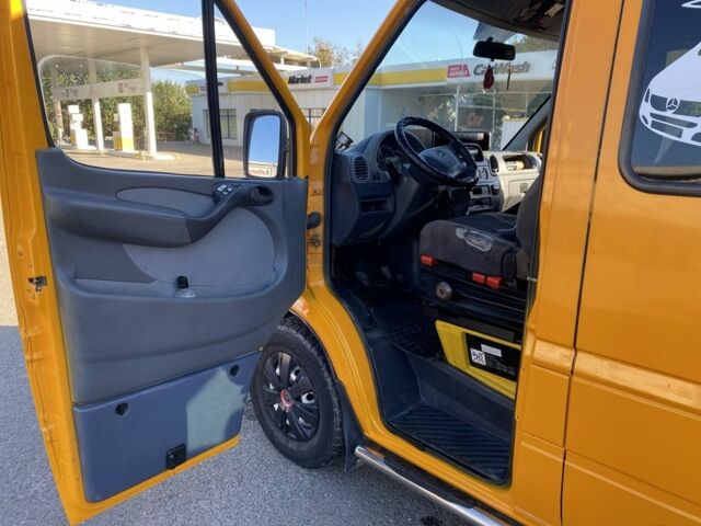 Жовтий Мерседес Sprinter, об'ємом двигуна 2.1 л та пробігом 444 тис. км за 9200 $, фото 9 на Automoto.ua