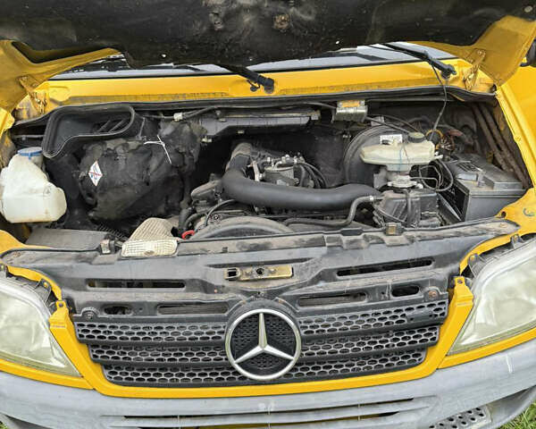 Желтый Мерседес Sprinter, объемом двигателя 2.15 л и пробегом 542 тыс. км за 9850 $, фото 10 на Automoto.ua