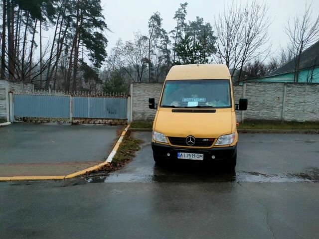 Желтый Мерседес Sprinter, объемом двигателя 2.1 л и пробегом 100 тыс. км за 8800 $, фото 1 на Automoto.ua
