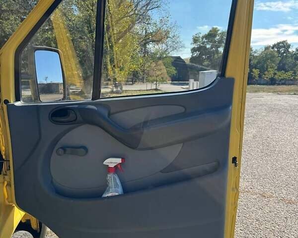 Желтый Мерседес Sprinter, объемом двигателя 2.7 л и пробегом 343 тыс. км за 17500 $, фото 12 на Automoto.ua