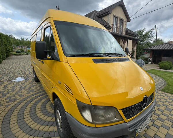 Желтый Мерседес Sprinter, объемом двигателя 0 л и пробегом 450 тыс. км за 7600 $, фото 1 на Automoto.ua