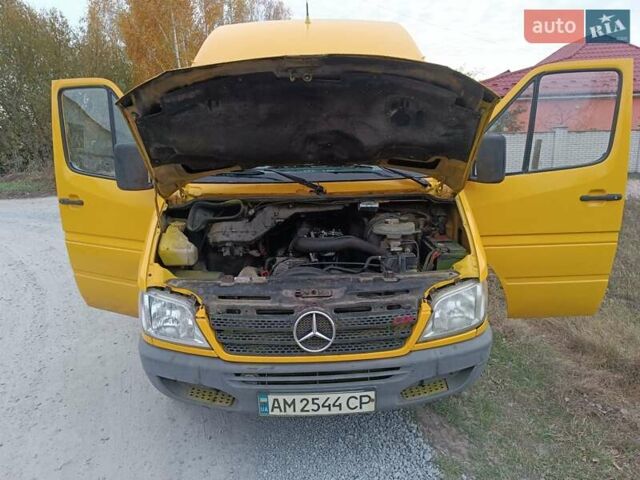 Желтый Мерседес Sprinter, объемом двигателя 2.15 л и пробегом 406 тыс. км за 9800 $, фото 12 на Automoto.ua