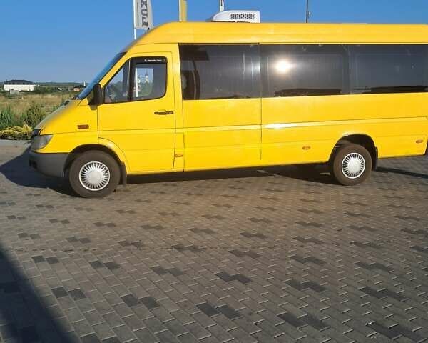 Желтый Мерседес Sprinter, объемом двигателя 2.15 л и пробегом 450 тыс. км за 14000 $, фото 22 на Automoto.ua