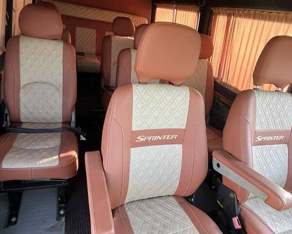 Желтый Мерседес Sprinter, объемом двигателя 2.15 л и пробегом 450 тыс. км за 14000 $, фото 14 на Automoto.ua