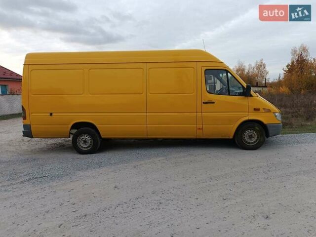 Желтый Мерседес Sprinter, объемом двигателя 2.15 л и пробегом 406 тыс. км за 9800 $, фото 3 на Automoto.ua