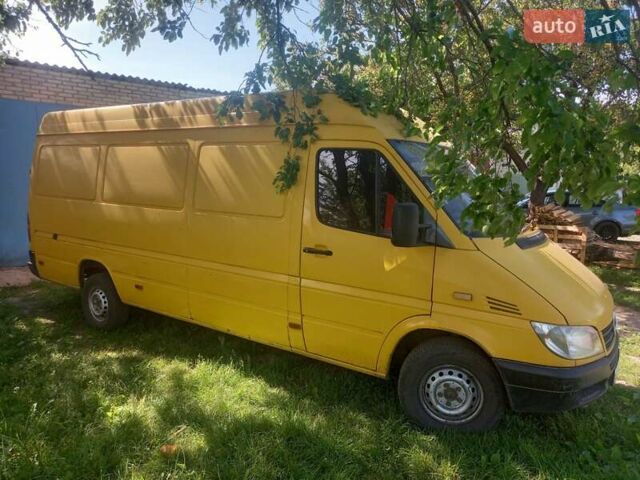 Желтый Мерседес Sprinter, объемом двигателя 2.2 л и пробегом 350 тыс. км за 8200 $, фото 2 на Automoto.ua