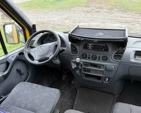 Желтый Мерседес Sprinter, объемом двигателя 2.15 л и пробегом 542 тыс. км за 9850 $, фото 6 на Automoto.ua