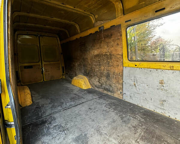 Желтый Мерседес Sprinter, объемом двигателя 2.15 л и пробегом 500 тыс. км за 9500 $, фото 9 на Automoto.ua