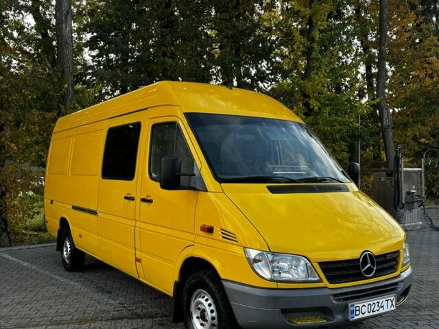 Желтый Мерседес Sprinter, объемом двигателя 2.1 л и пробегом 500 тыс. км за 9500 $, фото 4 на Automoto.ua