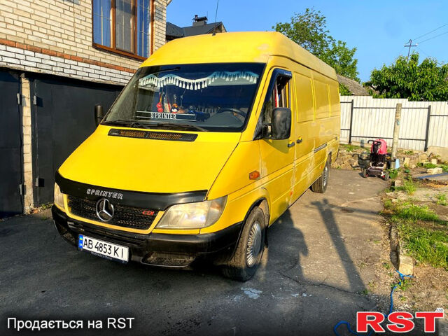 Желтый Мерседес Sprinter, объемом двигателя 2.2 л и пробегом 297 тыс. км за 8450 $, фото 9 на Automoto.ua