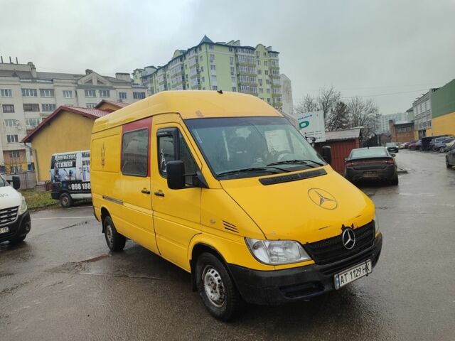 Желтый Мерседес Sprinter, объемом двигателя 2.1 л и пробегом 464 тыс. км за 7500 $, фото 3 на Automoto.ua