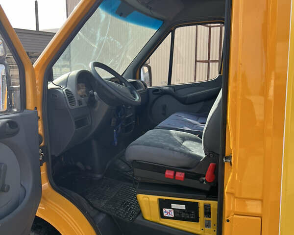 Желтый Мерседес Sprinter, объемом двигателя 0 л и пробегом 222 тыс. км за 12777 $, фото 9 на Automoto.ua