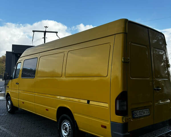 Желтый Мерседес Sprinter, объемом двигателя 2.15 л и пробегом 500 тыс. км за 9500 $, фото 3 на Automoto.ua