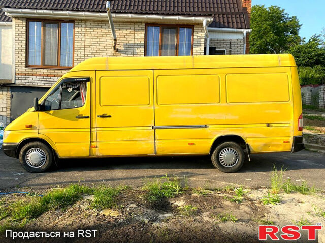 Желтый Мерседес Sprinter, объемом двигателя 2.2 л и пробегом 297 тыс. км за 8450 $, фото 7 на Automoto.ua