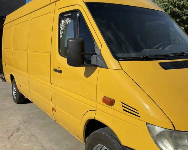 Желтый Мерседес Sprinter, объемом двигателя 2.15 л и пробегом 686 тыс. км за 8200 $, фото 6 на Automoto.ua
