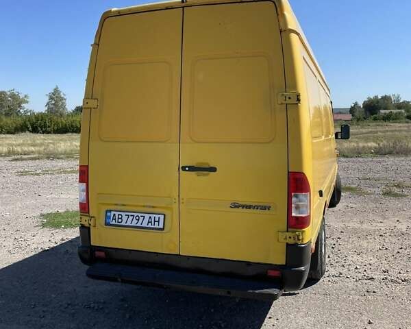 Жовтий Мерседес Sprinter, об'ємом двигуна 2.15 л та пробігом 200 тис. км за 8800 $, фото 1 на Automoto.ua