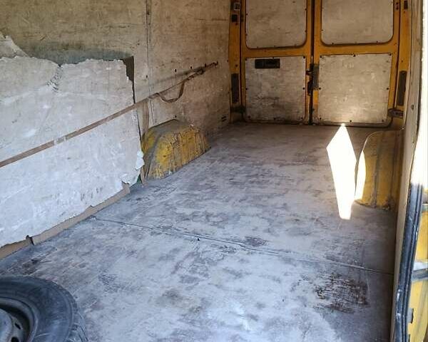 Жовтий Мерседес Sprinter, об'ємом двигуна 2.15 л та пробігом 338 тис. км за 7500 $, фото 4 на Automoto.ua