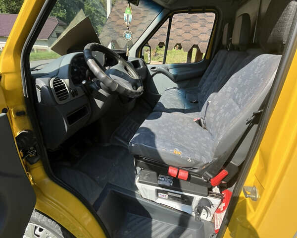Желтый Мерседес Sprinter, объемом двигателя 0 л и пробегом 519 тыс. км за 8700 $, фото 4 на Automoto.ua