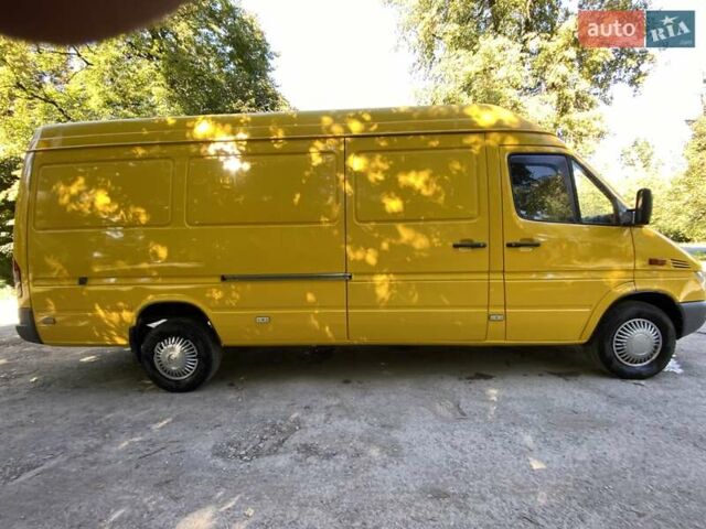 Желтый Мерседес Sprinter, объемом двигателя 2.2 л и пробегом 526 тыс. км за 9500 $, фото 3 на Automoto.ua