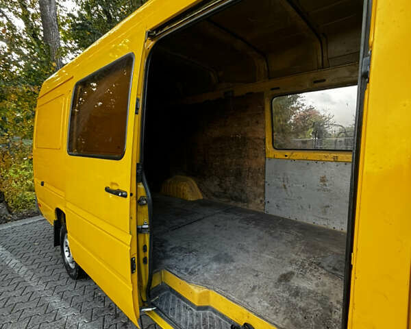 Желтый Мерседес Sprinter, объемом двигателя 2.15 л и пробегом 500 тыс. км за 9500 $, фото 8 на Automoto.ua