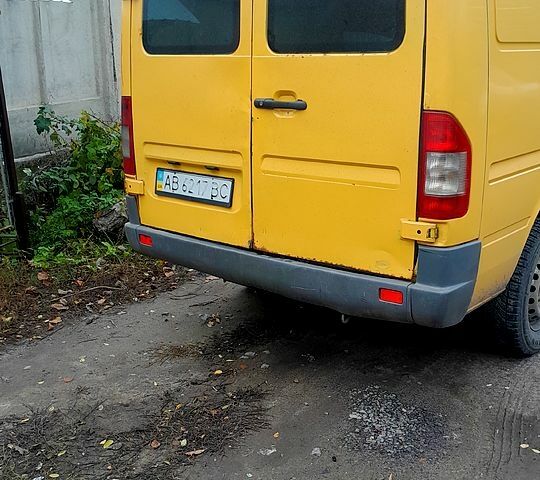 Желтый Мерседес Sprinter, объемом двигателя 2.1 л и пробегом 544 тыс. км за 5800 $, фото 3 на Automoto.ua