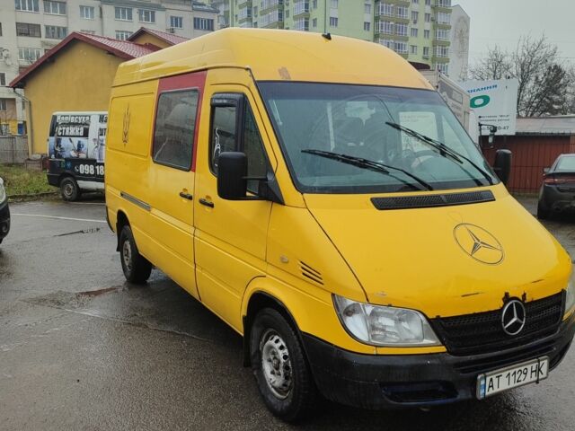 Желтый Мерседес Sprinter, объемом двигателя 2.1 л и пробегом 464 тыс. км за 7500 $, фото 2 на Automoto.ua