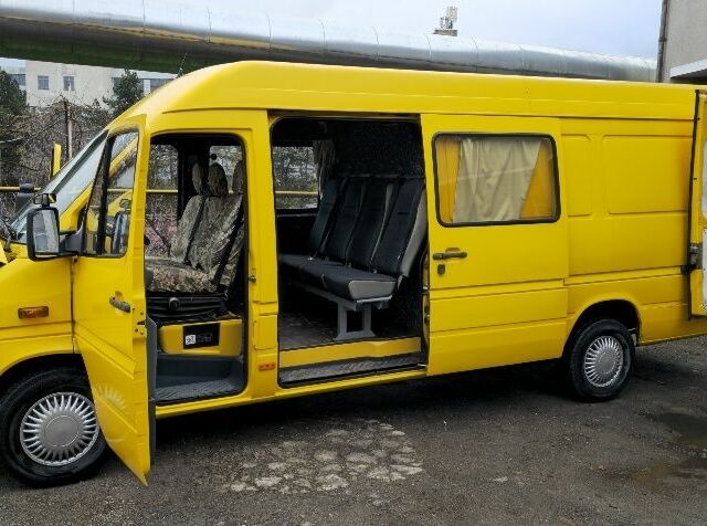 Жовтий Мерседес Sprinter, об'ємом двигуна 2.2 л та пробігом 238 тис. км за 15090 $, фото 16 на Automoto.ua