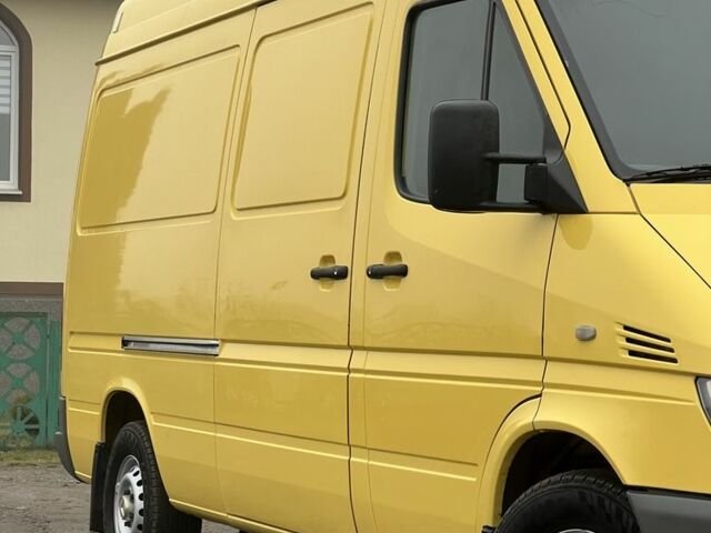 Желтый Мерседес Sprinter, объемом двигателя 2.7 л и пробегом 370 тыс. км за 10700 $, фото 18 на Automoto.ua