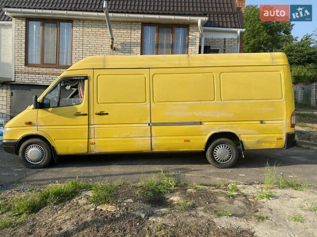 Желтый Мерседес Sprinter, объемом двигателя 2.2 л и пробегом 297 тыс. км за 8350 $, фото 2 на Automoto.ua
