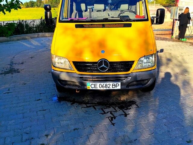 Желтый Мерседес Sprinter, объемом двигателя 2.1 л и пробегом 440 тыс. км за 6000 $, фото 3 на Automoto.ua