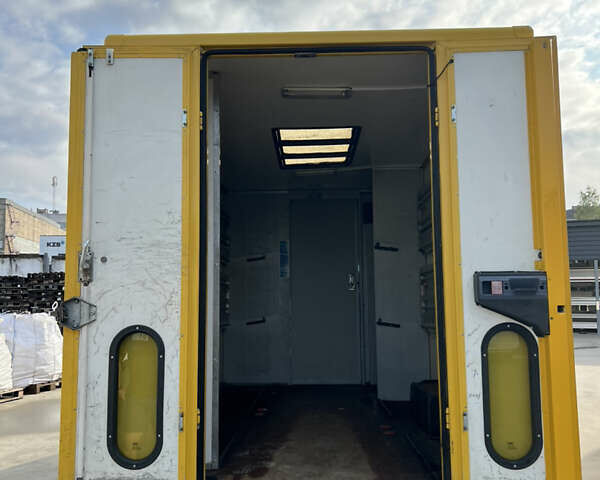 Желтый Мерседес Sprinter, объемом двигателя 0 л и пробегом 222 тыс. км за 12777 $, фото 6 на Automoto.ua