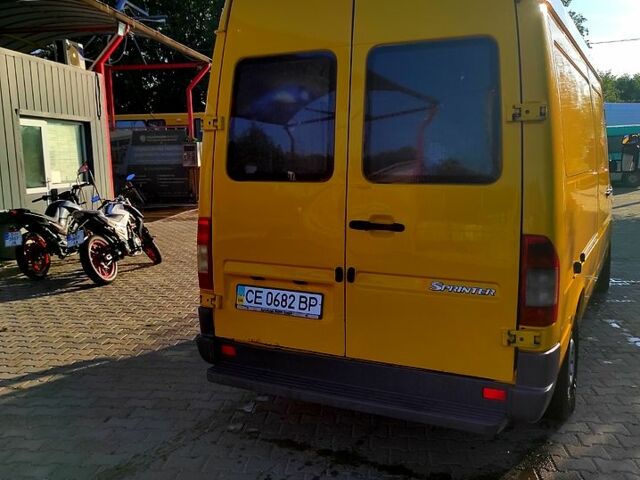 Желтый Мерседес Sprinter, объемом двигателя 2.1 л и пробегом 440 тыс. км за 6000 $, фото 1 на Automoto.ua