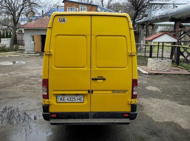 Жовтий Мерседес Sprinter, об'ємом двигуна 2.2 л та пробігом 238 тис. км за 15090 $, фото 2 на Automoto.ua