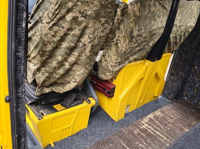 Жовтий Мерседес Sprinter, об'ємом двигуна 2.2 л та пробігом 238 тис. км за 15090 $, фото 11 на Automoto.ua