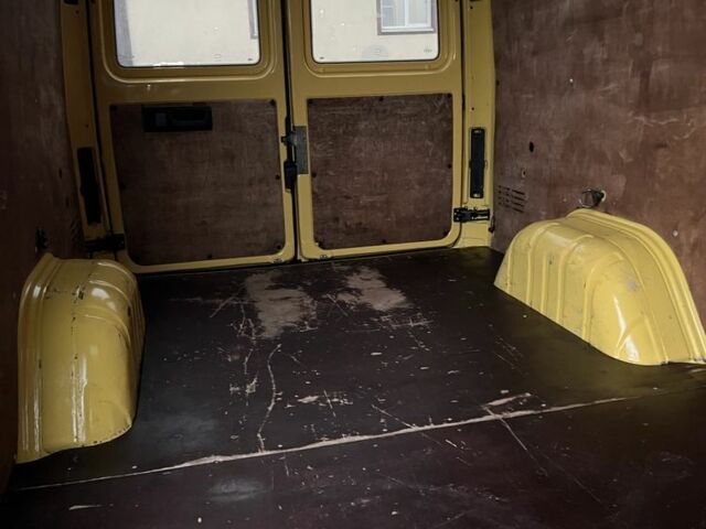 Желтый Мерседес Sprinter, объемом двигателя 2.7 л и пробегом 370 тыс. км за 10700 $, фото 22 на Automoto.ua